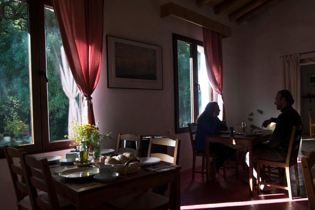 El Molino Del Corcho Apartment Cazalla de la Sierra Luaran gambar